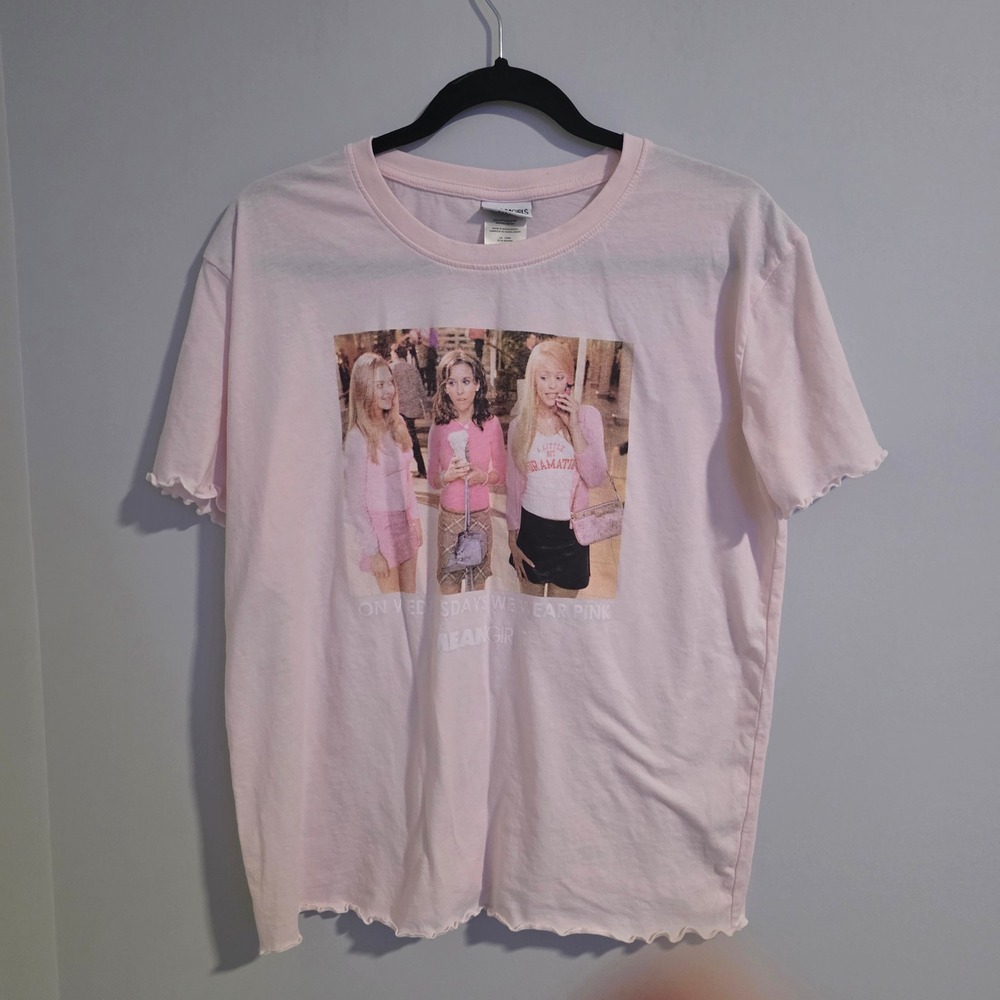 Mean Girls On Wednesdays We Wear Pink Graphic T Shirt Women's Large - Picture 2 of 8